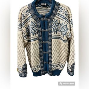 - Vintage Dale Of Norway Nordic Wool
Cardigan Sweater medium